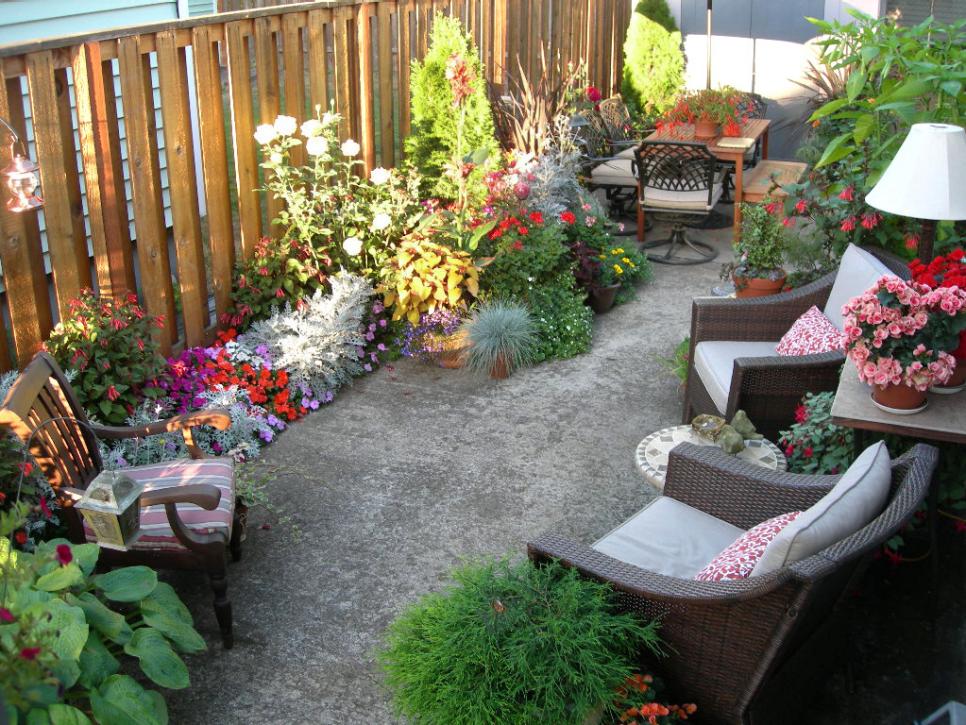 20 Tiny But Really Charming Backyard Designs - Page 3 of 3