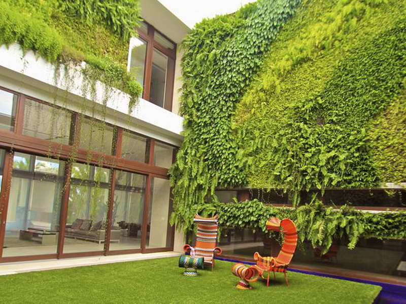 Outdoor Vertical Gardens That Will Make Your Yard Look Awesome  Page 2 of 3