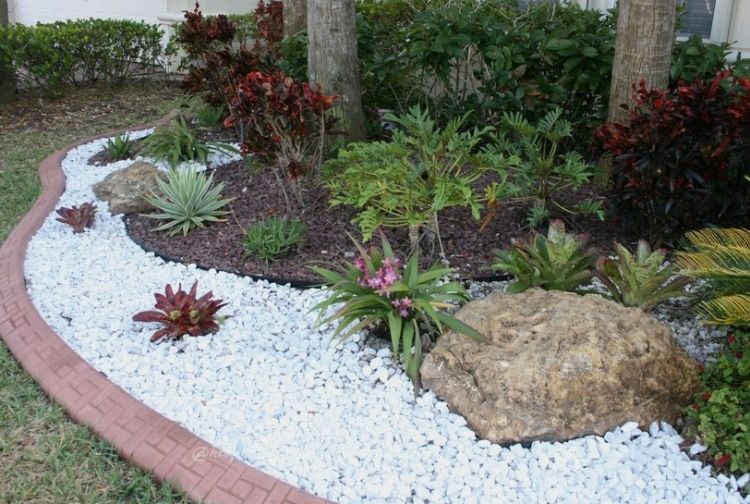 20 impressive ways to decorate your garden with white pebbles ... Idées Bordure Jardin