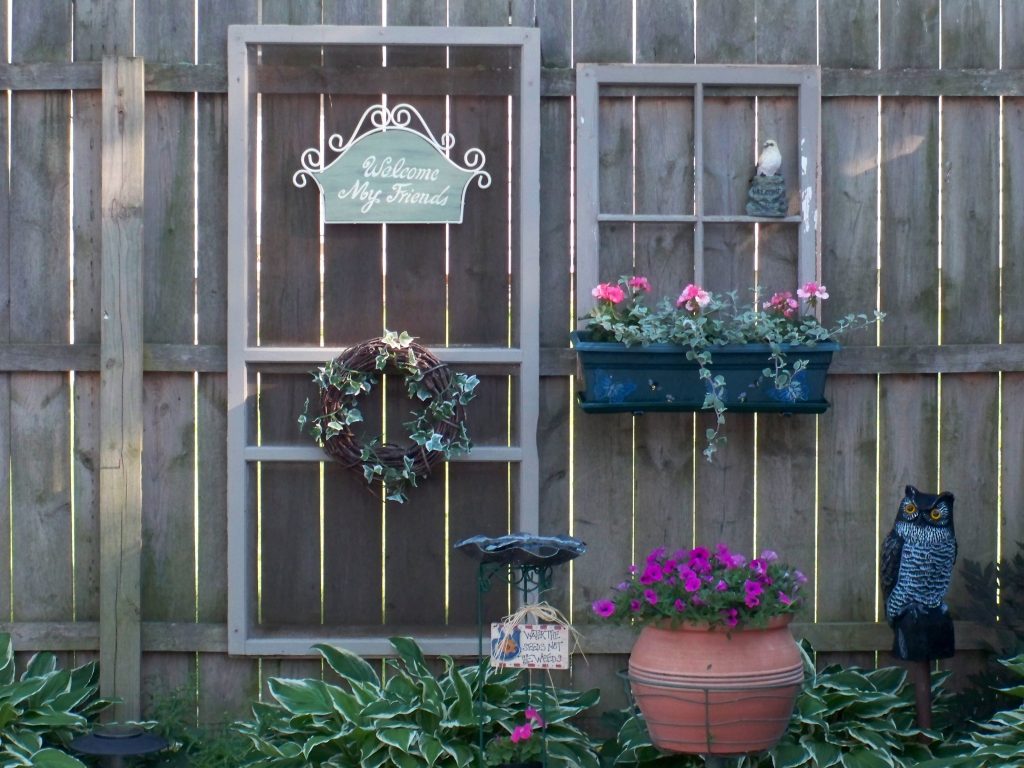 How To Decorate Your Garden Fence With Some Beautiful 