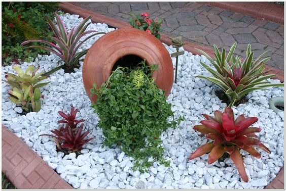 Wonderful Landscaping Ideas With White Pebbles And Stones