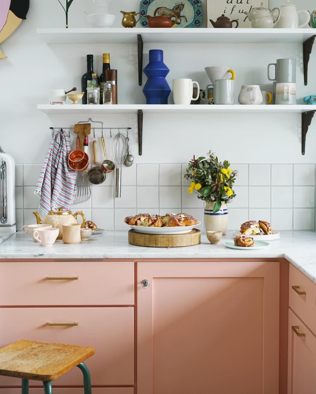 Modern Pink Kitchen Design That Will Surprise You With It's Beauty