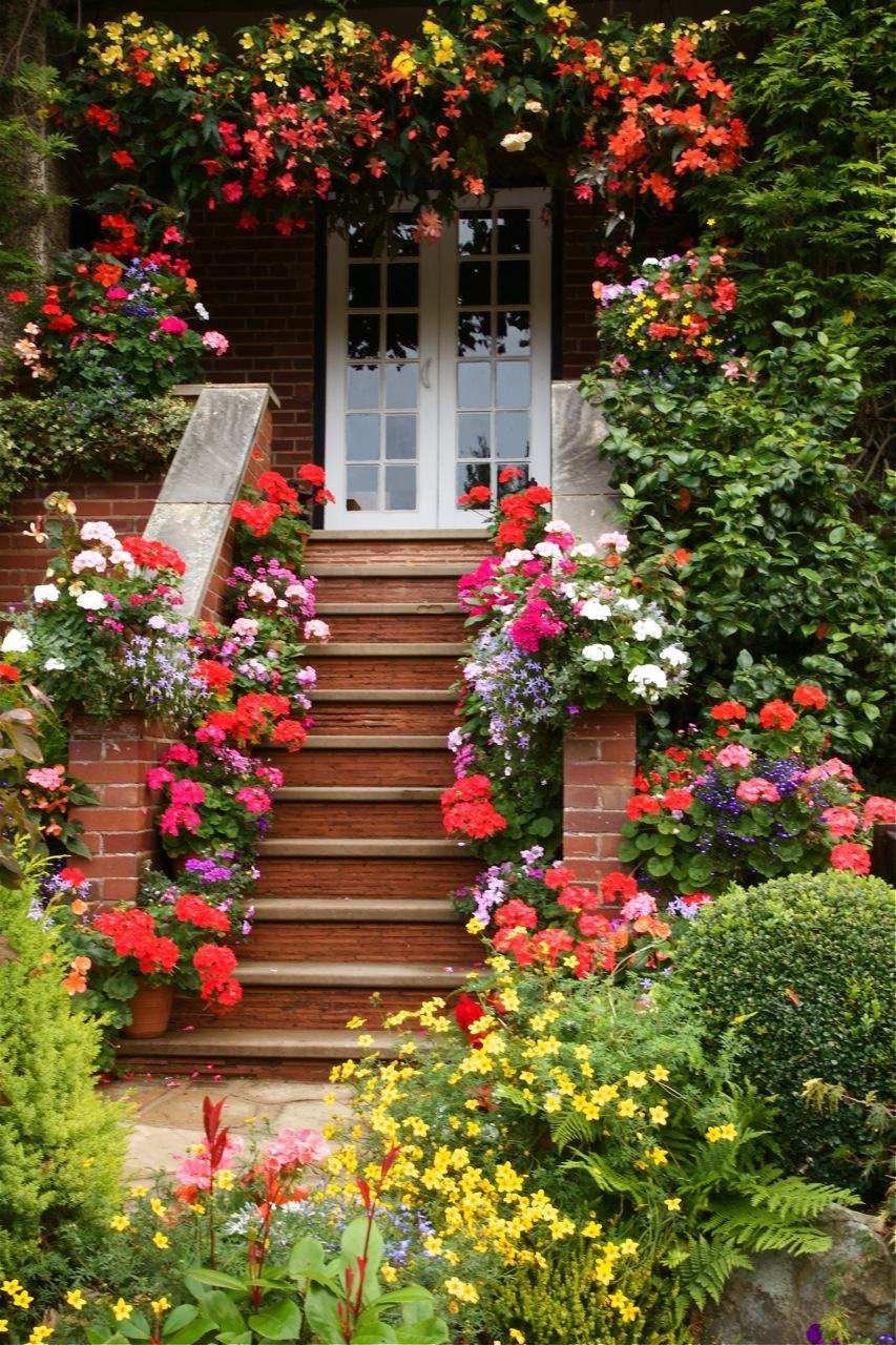 Stair Flower Decor Will Leave The Best Impression And Look Welcoming