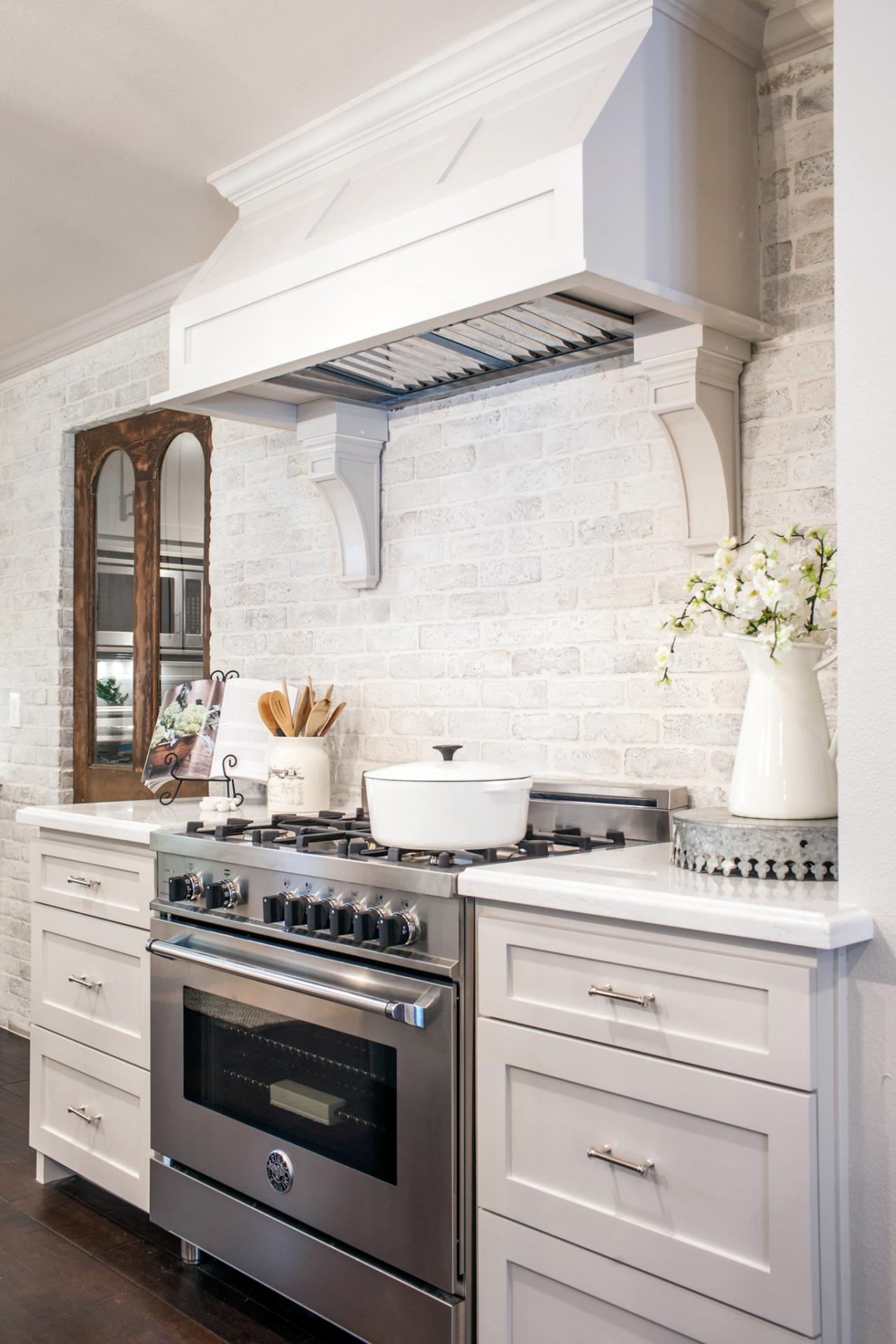 Whitewashed Brick Interior Is The Best Way To Add Texture In Your Home