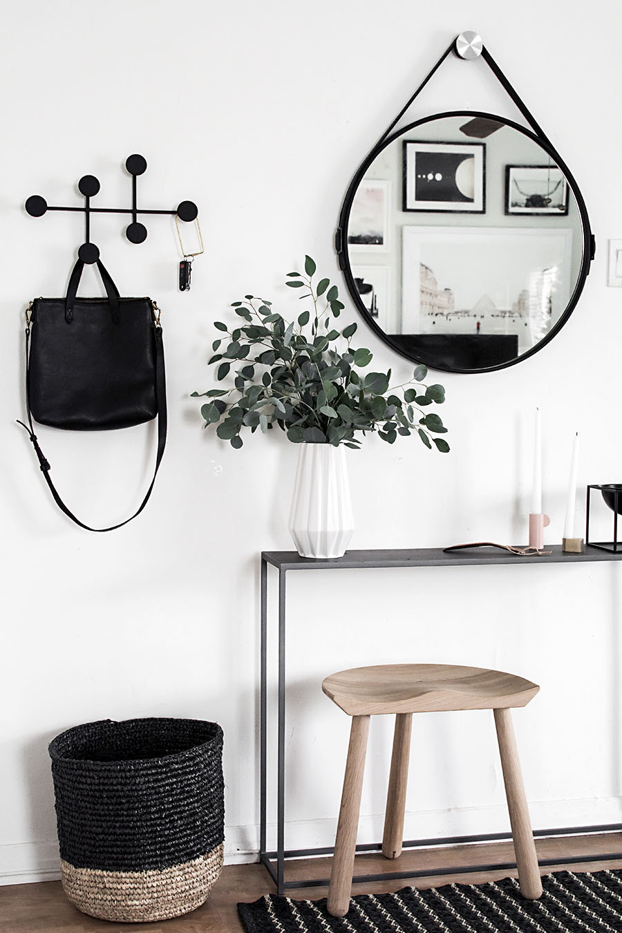 Small Entryway Ideas To Make The Tiny Space Functional