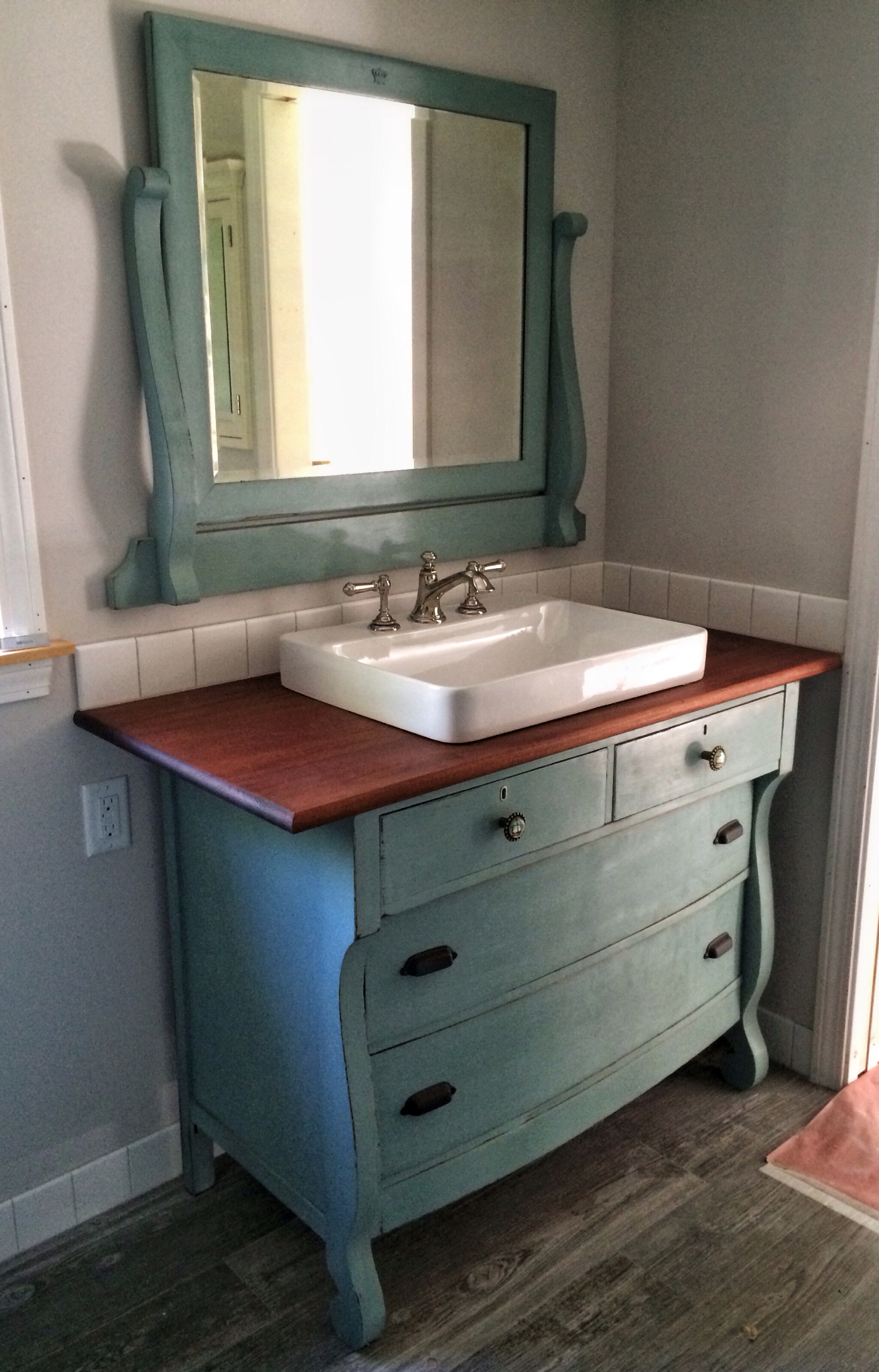 Turn Your Old Dresser Into An Outstanding Diy Bathroom Vanity