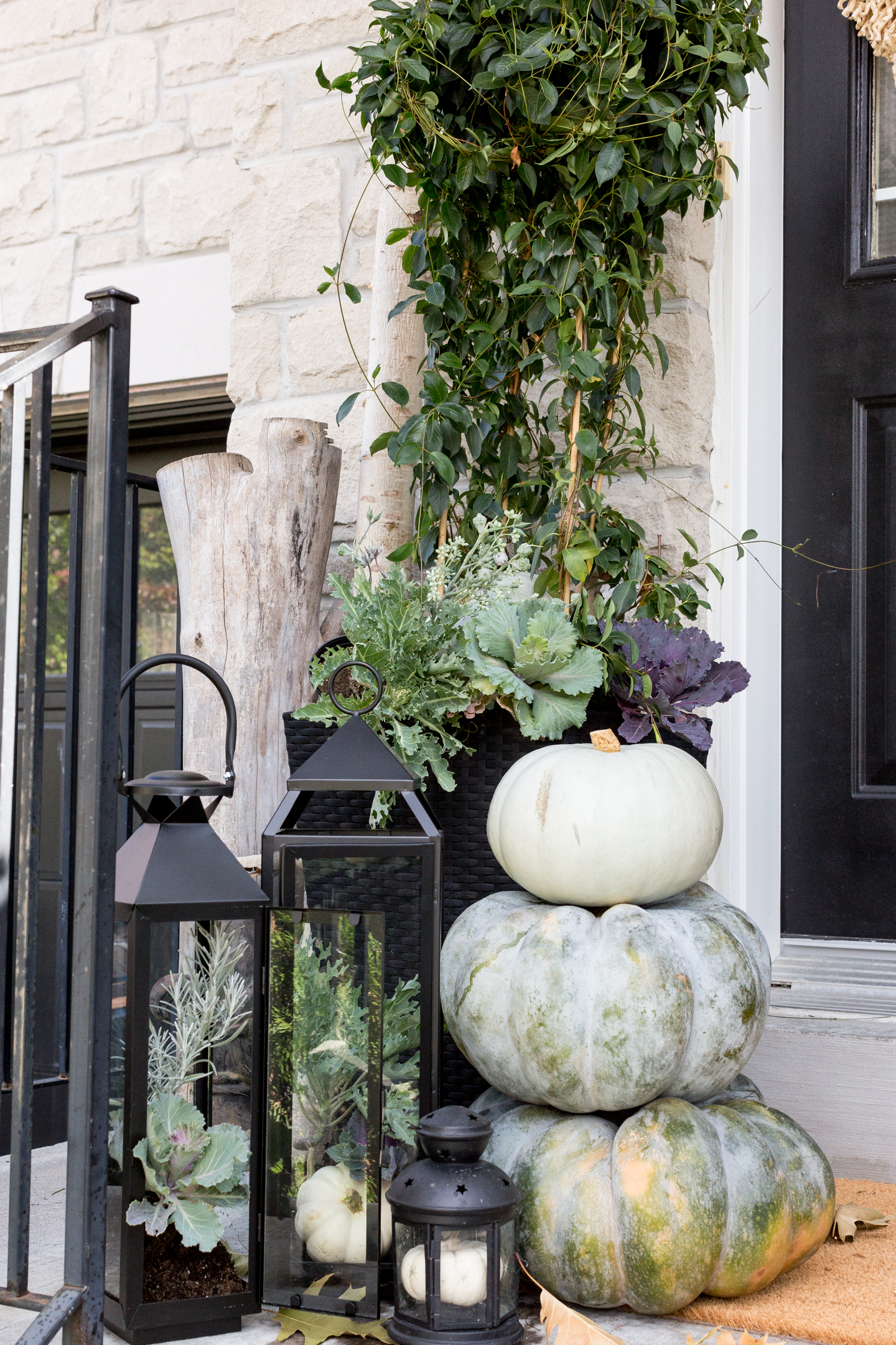 Neutral Fall Porch Decor Ideas That Look Incredibly Welcoming