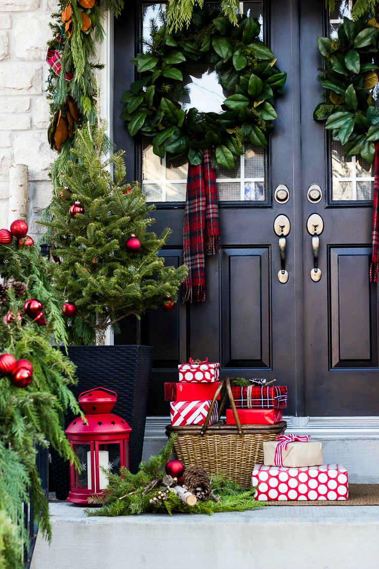 Easy Christmas Outdoor Decorating Ideas 2021