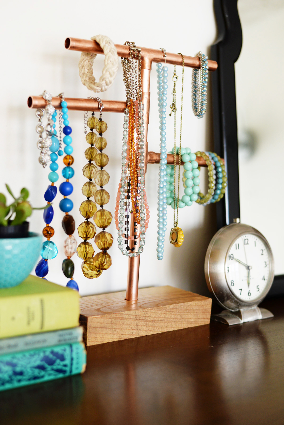 DIY Jewelry Display Ideas That Are Both Functional And Aesthetic