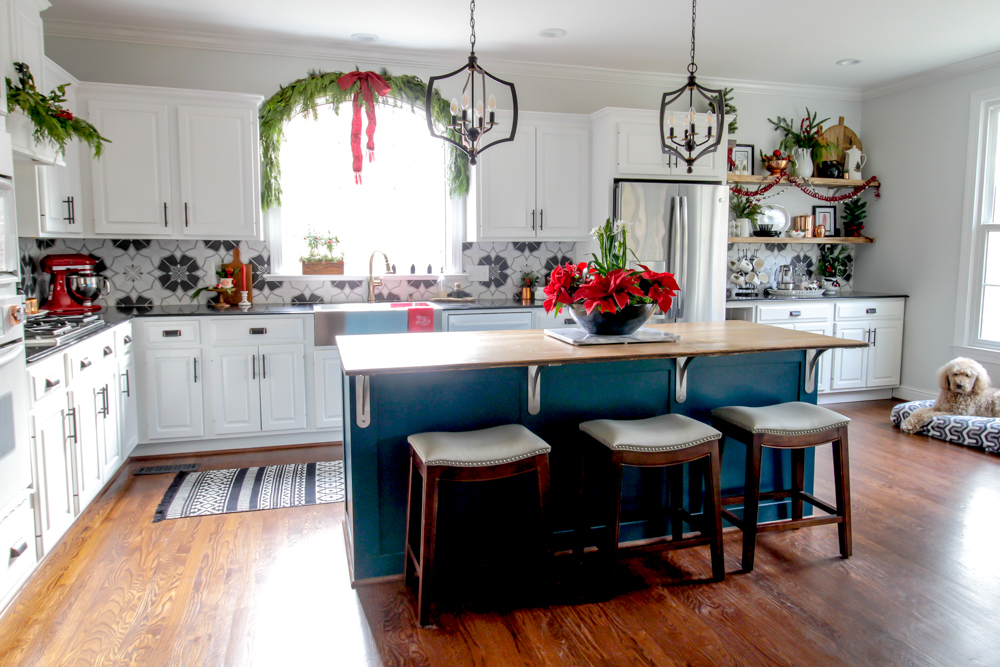 Wonderful Christmas Kitchen Decor Ideas To Make It Sparkle