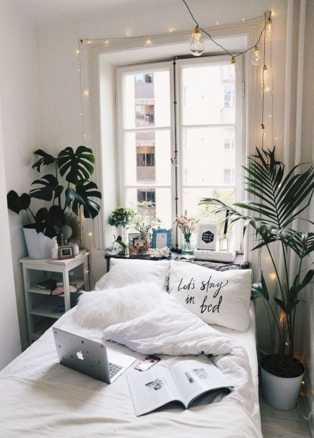 15 Fascinating Bedrooms With Plants That Look Like A Jungle
