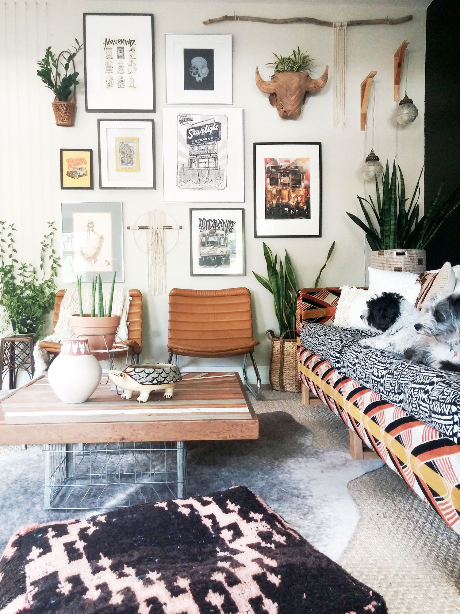 Unique Boho Room Wall Decor with Simple Decor