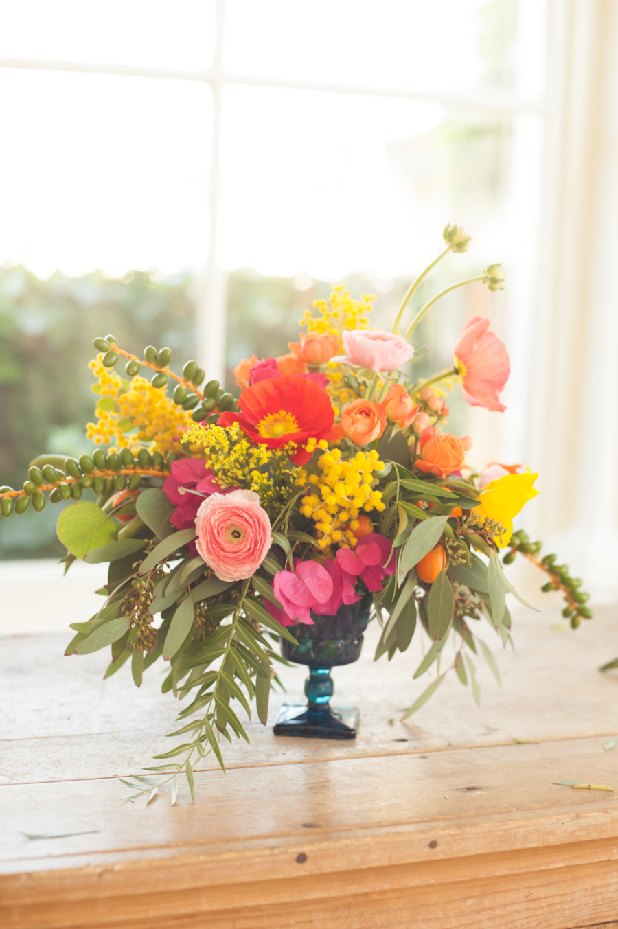 Pretty And Cheap DIY Flower Arrangements That Anyone Can Make