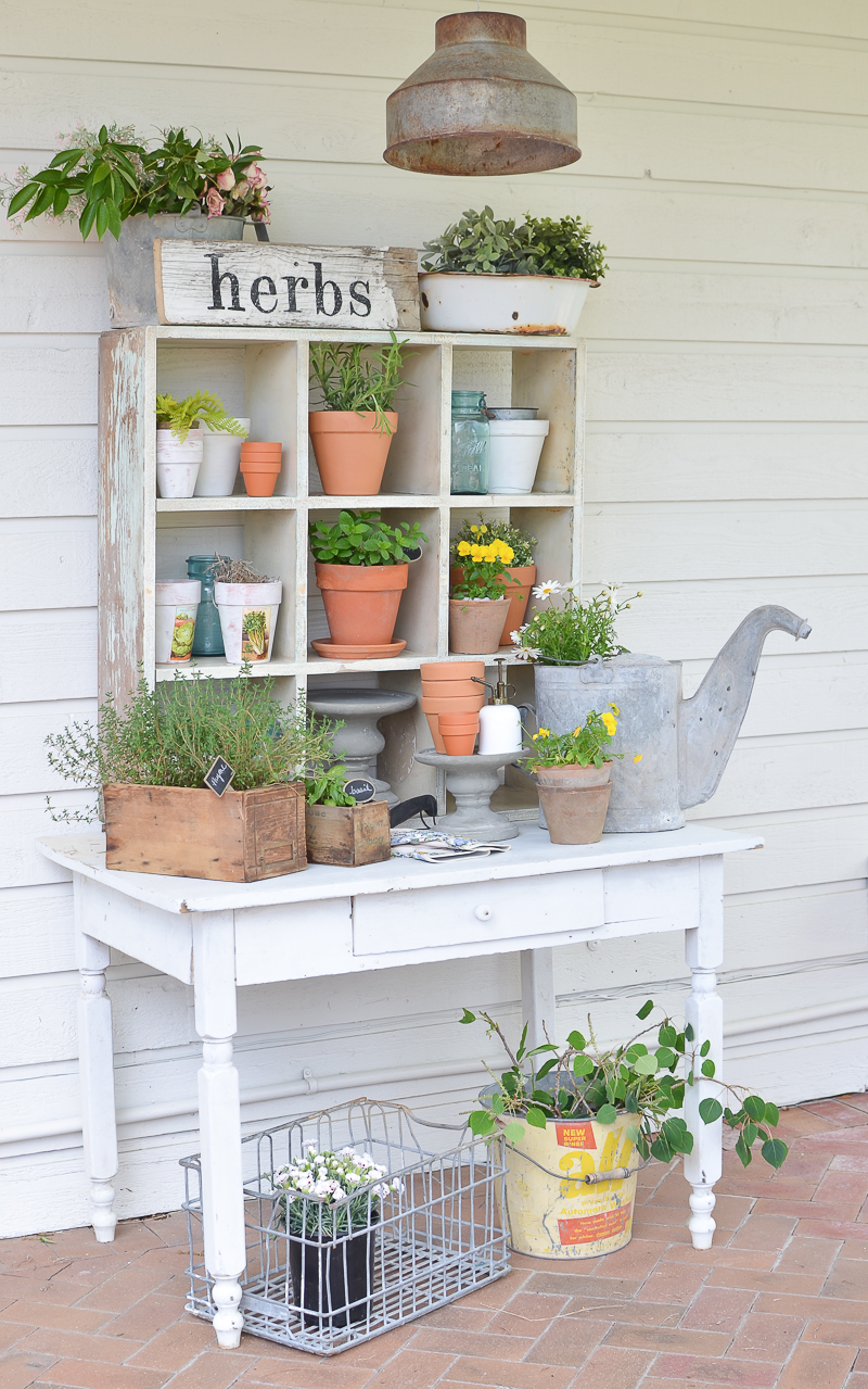 DIY Potting Station Is A Brilliant Idea For Your Garden