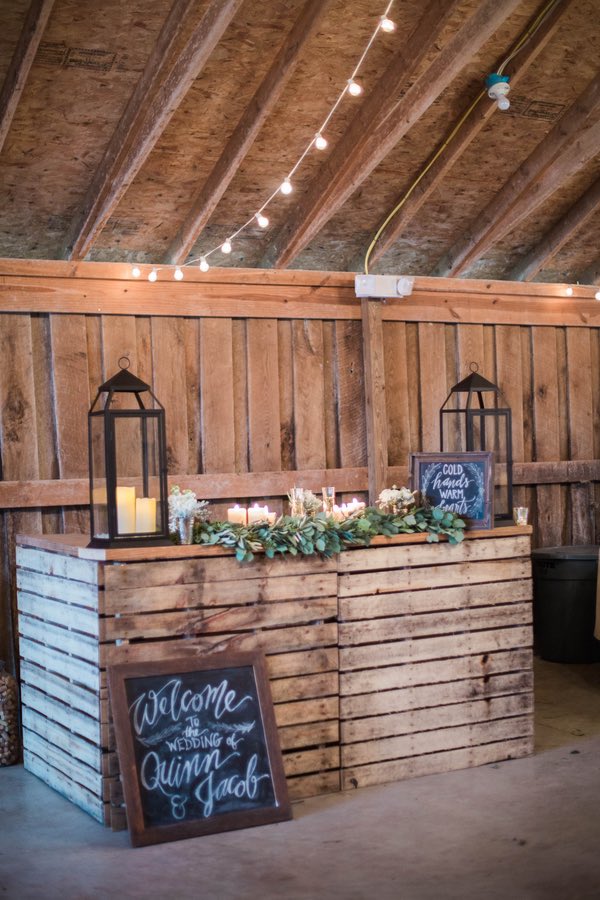 Rustic Wedding Bar Ideas That You Can DIY