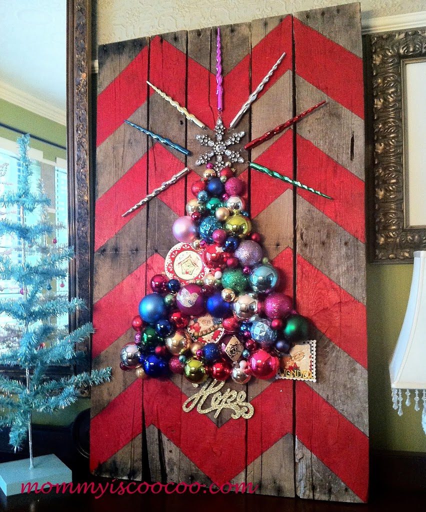 1444165699-christmas-ornament-tree-on-chevron-stripe-pallet