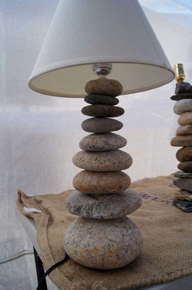 lamp-with-stones