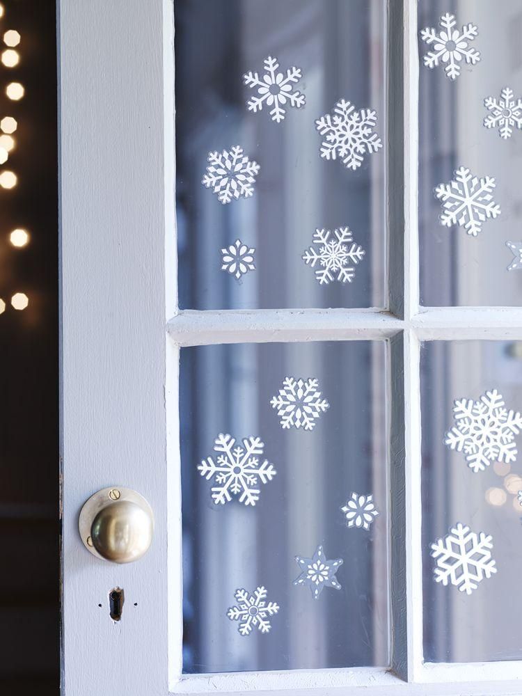 Promising Christmas Window Treatment That You Shouldn't Miss