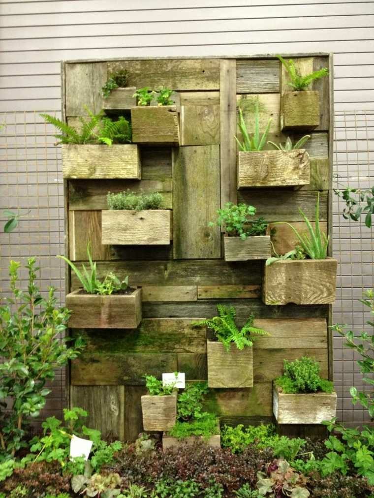 Outdoor Vertical Gardens That Will Make Your Yard Look Awesome