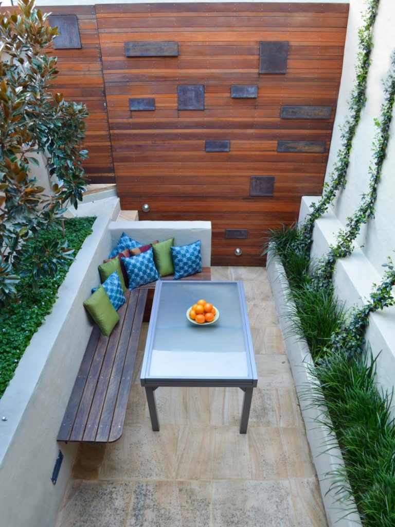 20 Tiny But Really Charming Backyard Designs Page 3 of 3