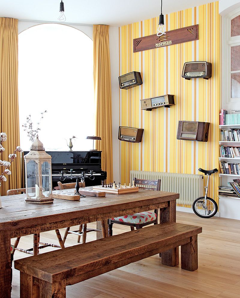 striped-yellow-wallpaper-in-the-modern-dining-room