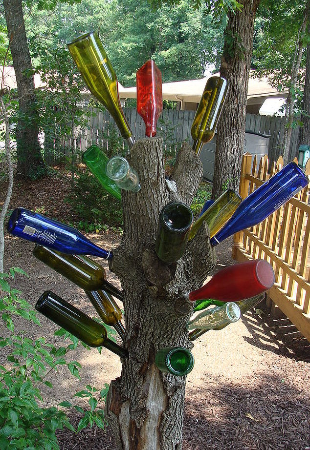 20 Ideas of How to Enhance Your Garden with Glass Bottles