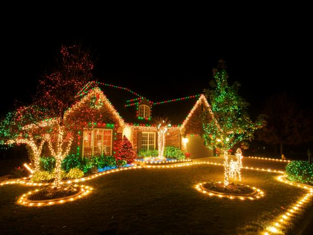 exterior-christmas-lights_s4x3-jpg-rend-hgtvcom-616-462