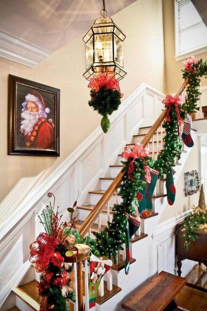 Christmas staircase decorations 