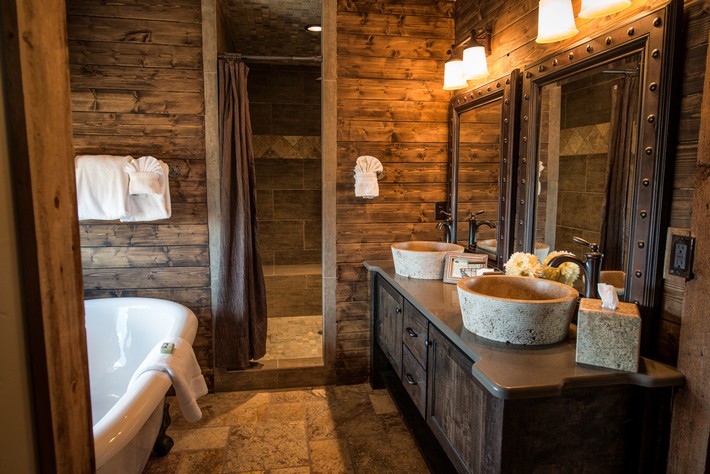 Awesome Wooden Bathrooms That Will Steal The Show - Page 3 of 3