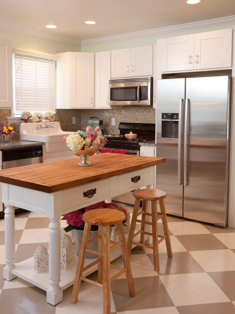 Country White Kitchen Island 3x4 .rend .hgtvcom.1280.1707 768x1024 