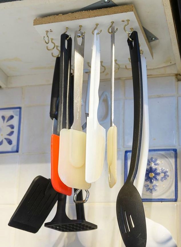kitchen utensils 