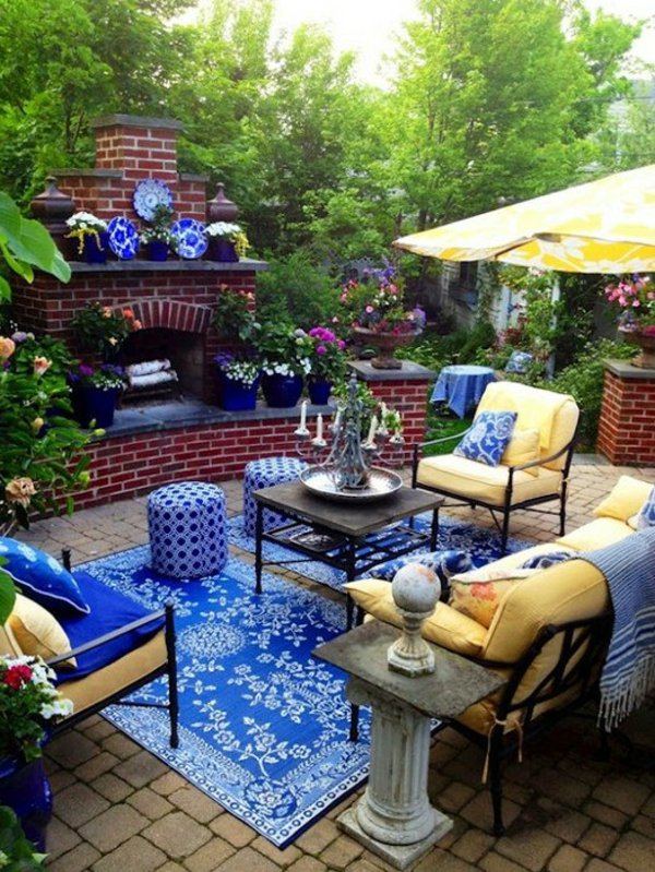 outdoor living spaces 