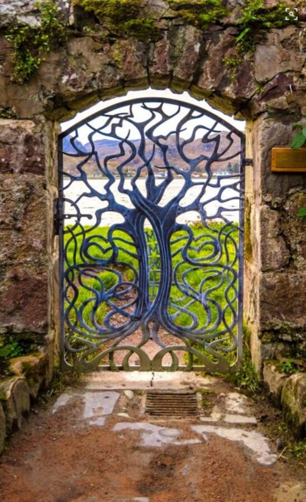 18 Majestic Metal Garden Gates That Will Make You Say WOW - Page 3 of 3