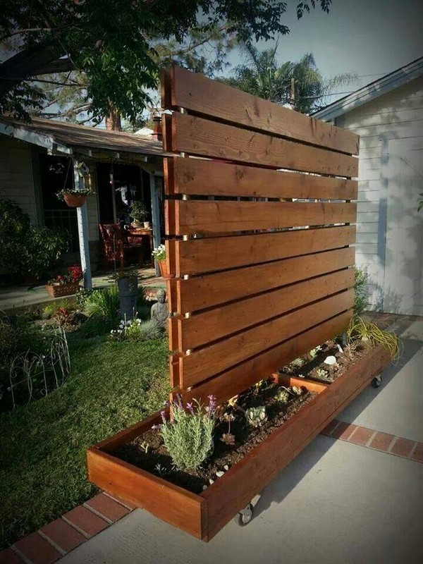 How To Make A Pallet Fence Without Spending A Dime - Page 