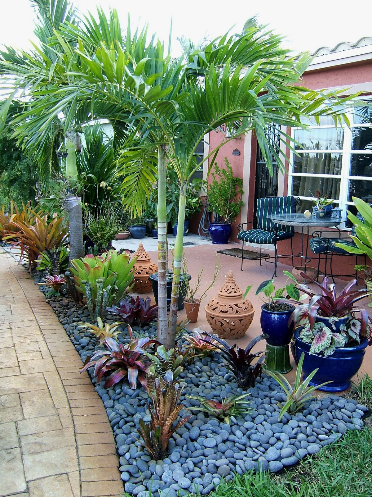 How To Decorate Flowerbeds With Pebbles And Rocks