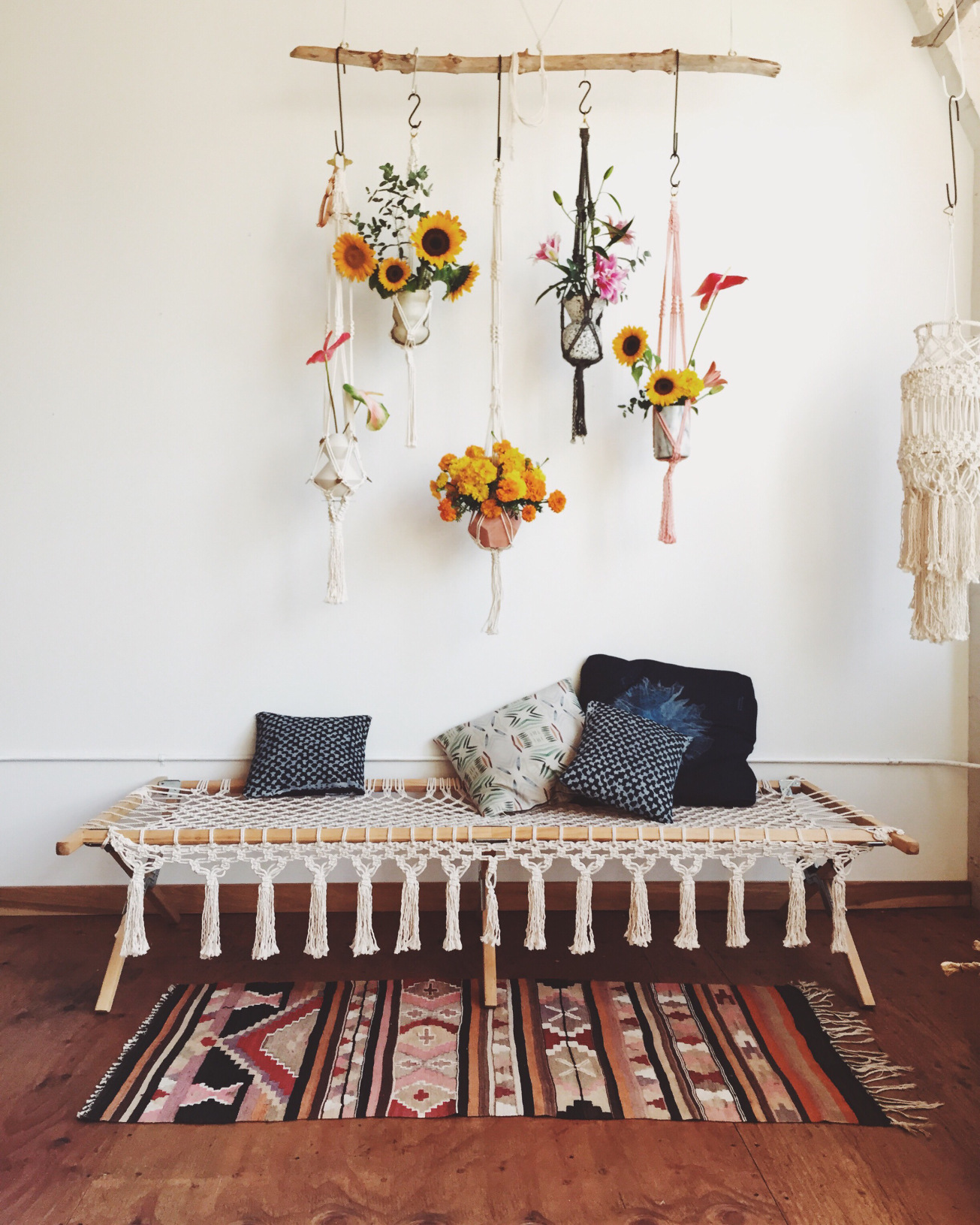 Fascinating Hanging Flower Decor Will Bring Freshness Into Your Home