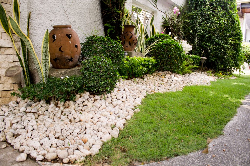 Cheap Diy Stone Decor To Make Your Garden Look Like A Professional Has