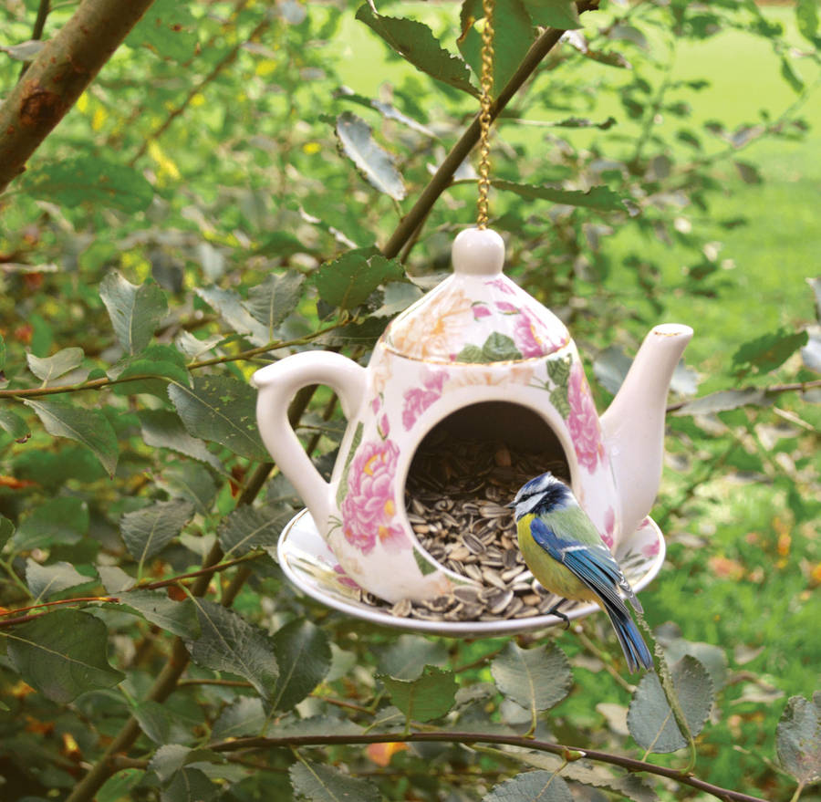 Fascinating Teapot Garden Decor Ideas That Anyone Can Make