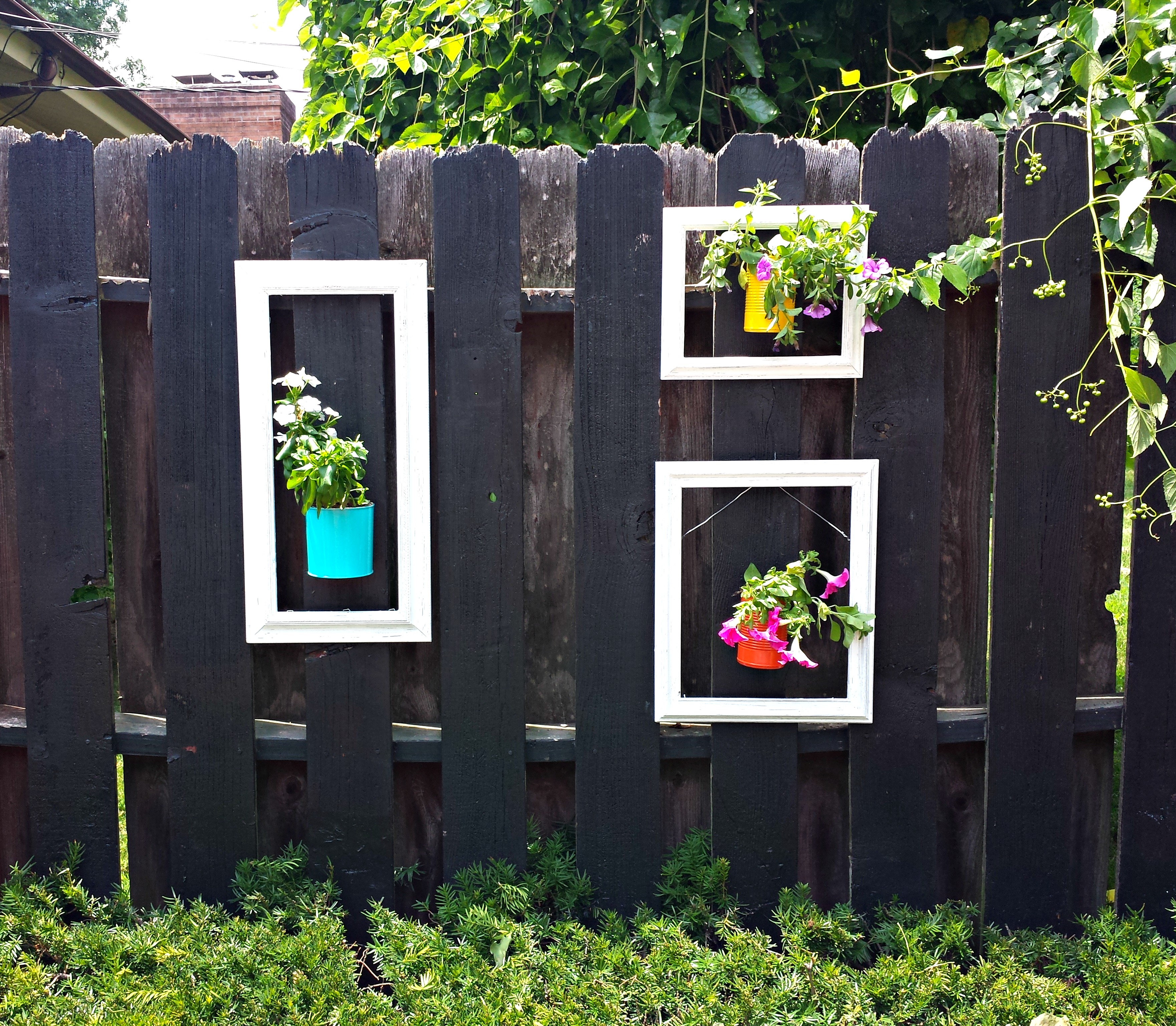 Garden Fence Decor Ideas To Bring Whimsy To The Dull Planks