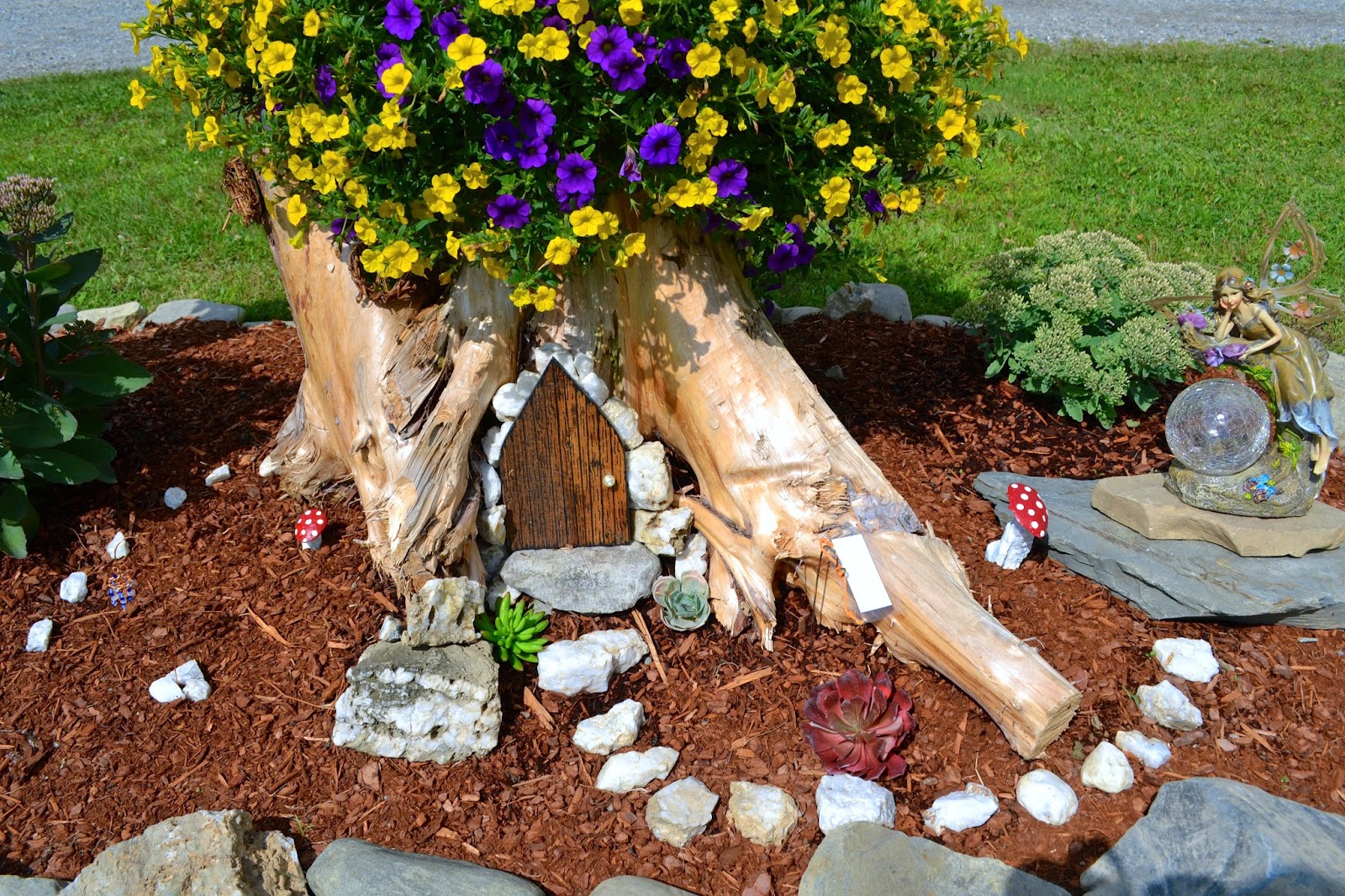 Tree Trunk Ideas That Make Excellent Decor For Your Garden