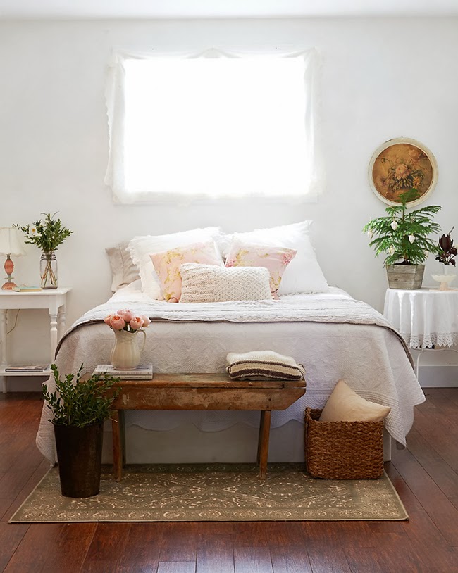 Stylish Bedroom Bench Ideas To Bring A Glam Look