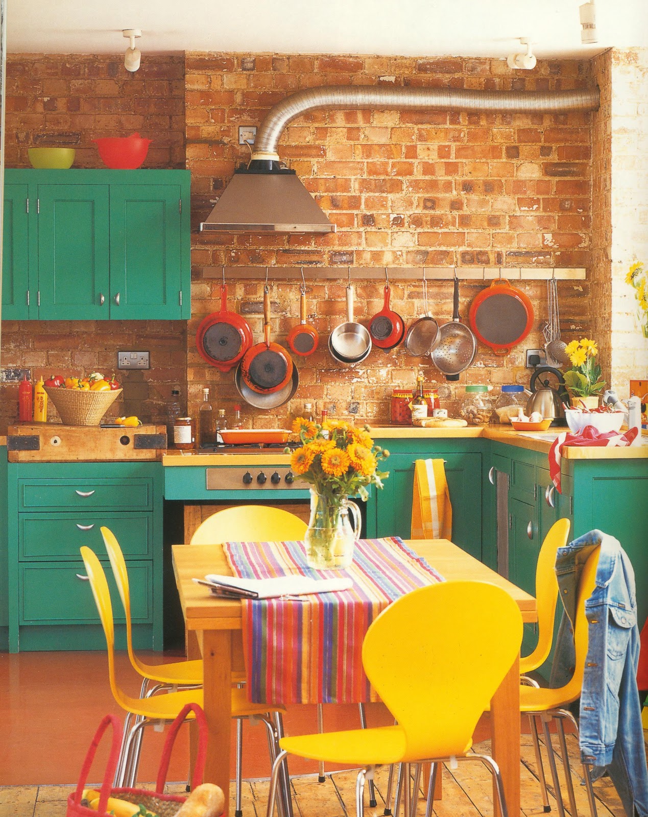Colorful Kitchen Ideas For The Ones That Seek For Something Different