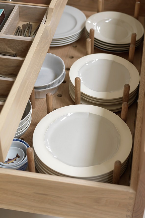 Modern Dish Storage Ideas To Keep Them Easily Accessible