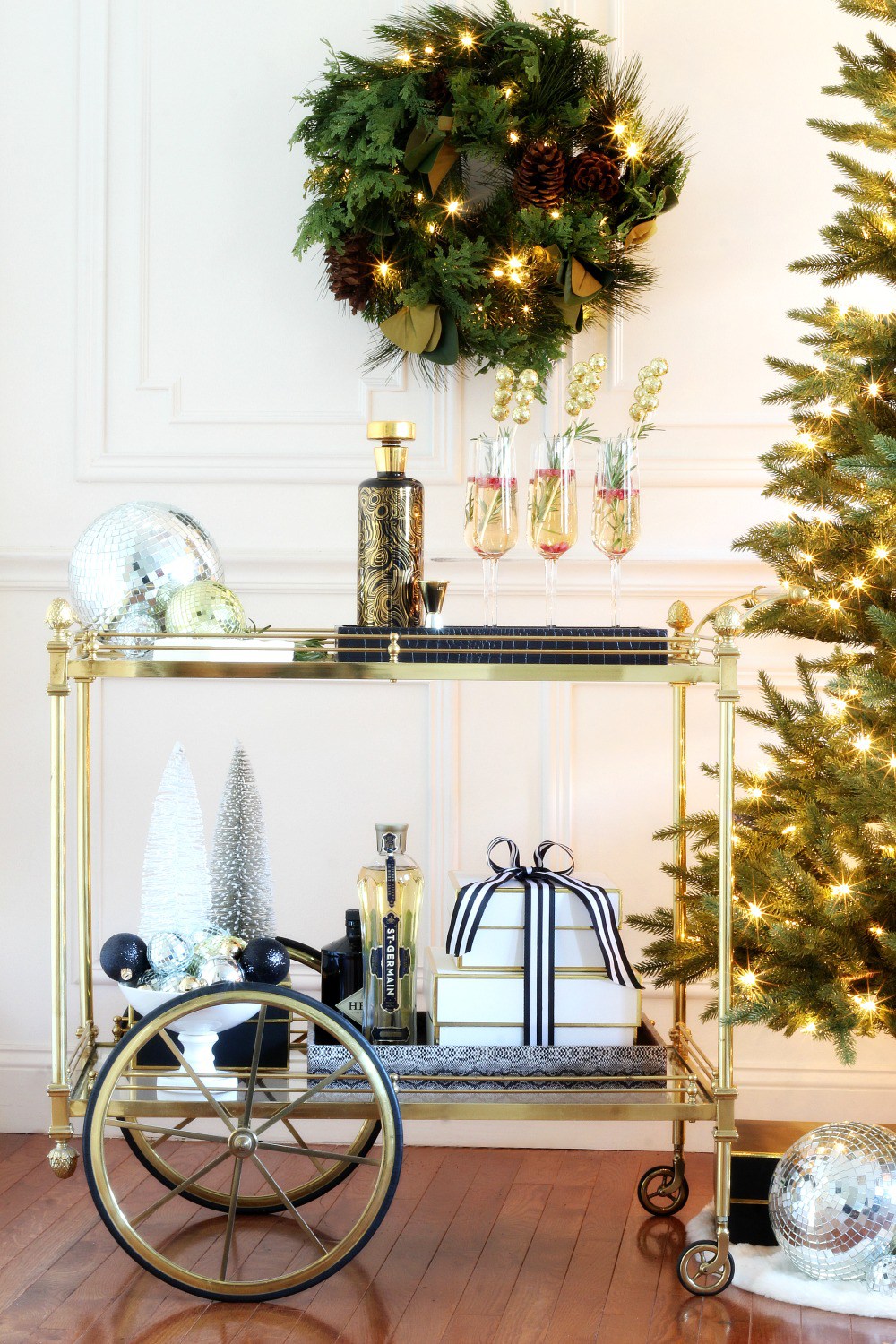 Christmas Bar Cart Ideas For Wishing A Warm Welcome To Your Guests