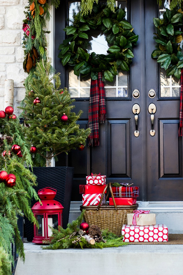 50+ small front porch steps ideas Porch christmas front decorating ...