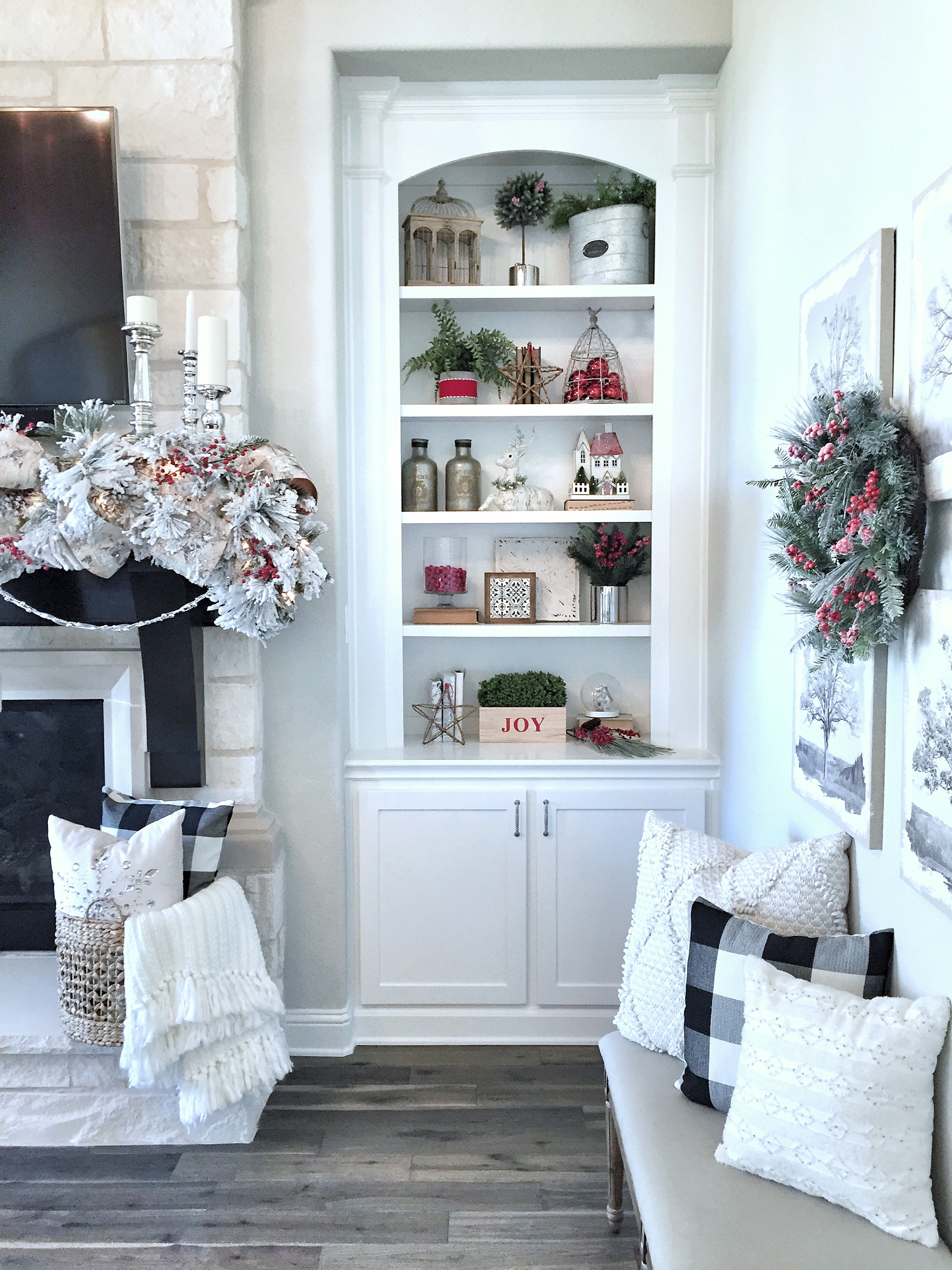 You Can't Stop Staring At These Stunning Christmas Shelf Decor Ideas