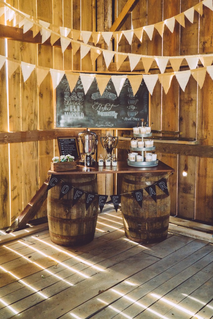 Rustic Wedding Bar Ideas That You Can DIY