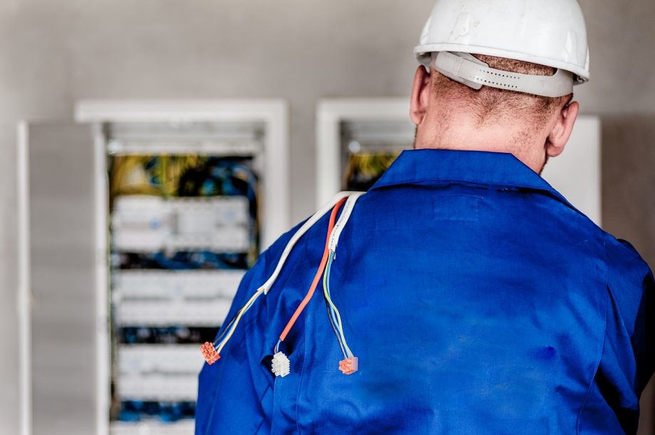 5 Important Things to Consider When Hiring a Local Electrician