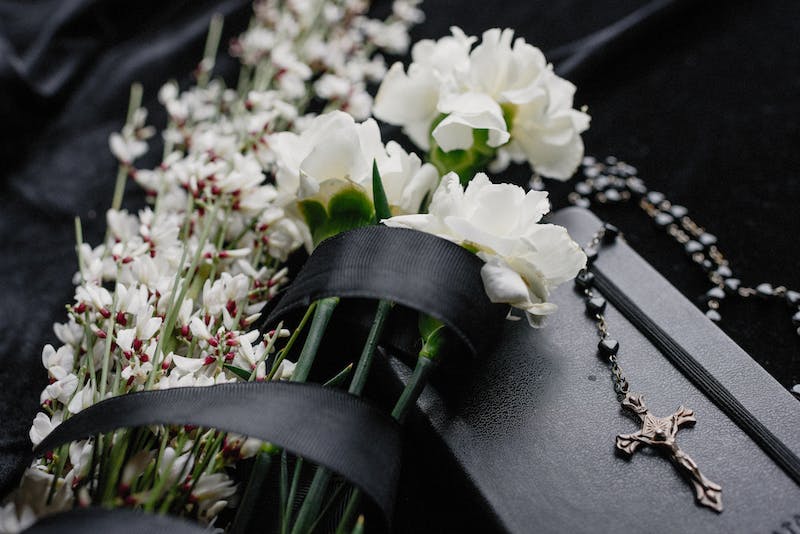 Express Your Sympathy with Compassionate Florists in West Auckland Thoughtful Arrangements for Funeral Services